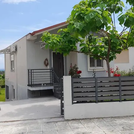 Holiday home Lia's *